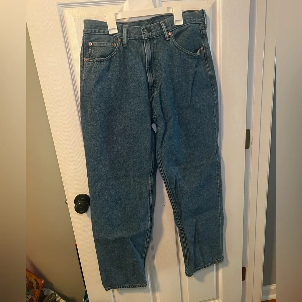 Men’s 550 Levi Blue Jeans Size 35x32 Medium Wash
